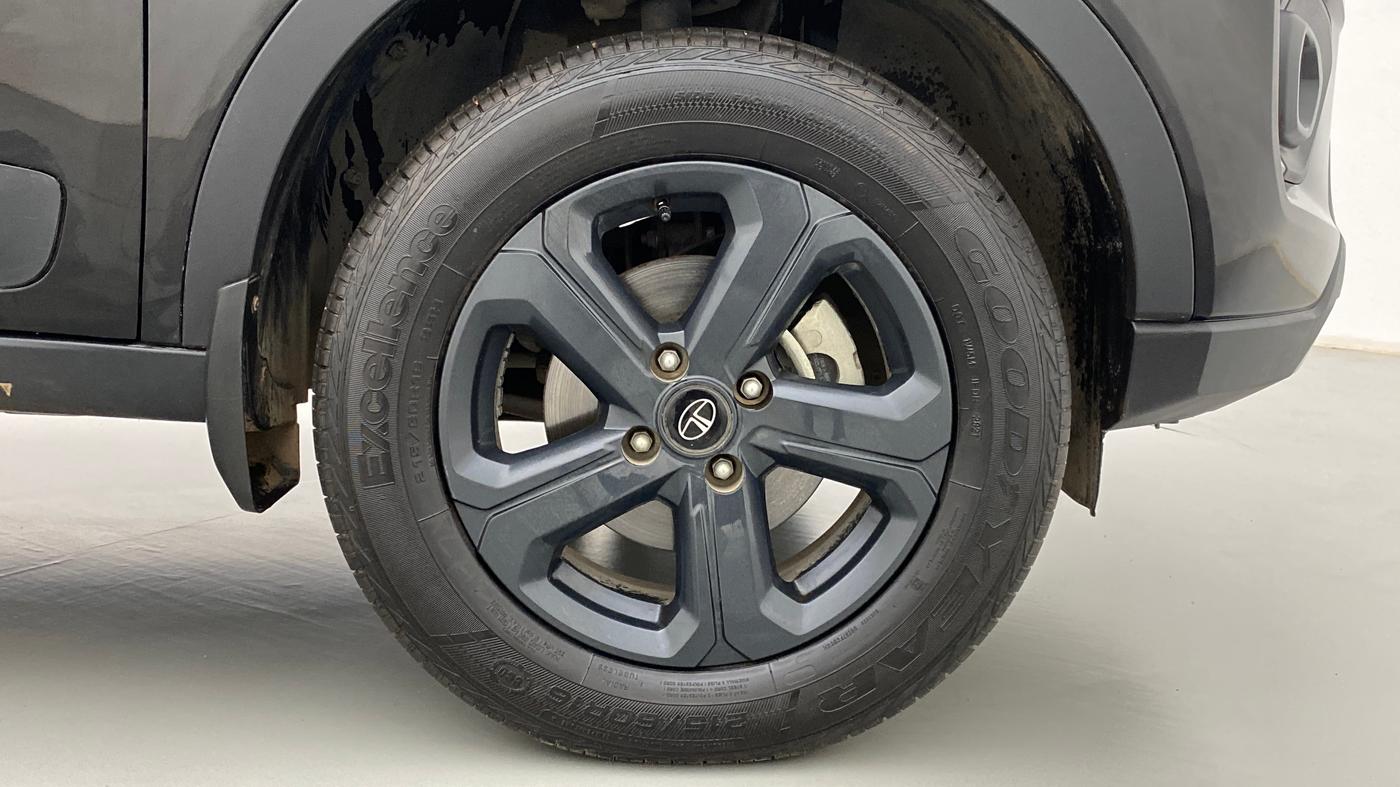 2021 Tata NEXON XZA+(O) DARK EDITION 1.2 RTN, Petrol, Automatic, 19,004 km, Right Front Wheel