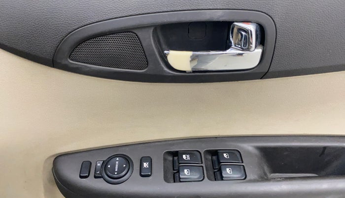 2012 Hyundai i20 SPORTZ 1.4 CRDI, Diesel, Manual, 88,320 km, Driver Side Door Panels Control