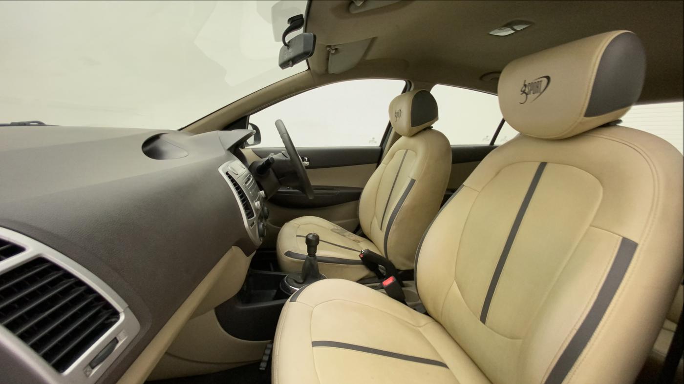 2011 Hyundai i20 MAGNA (O) 1.2, Petrol, Manual, 1,25,642 km, Right Side Front Door Cabin
