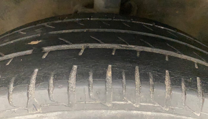 2011 Hyundai i20 MAGNA (O) 1.2, Petrol, Manual, 1,25,642 km, Left Front Tyre Tread