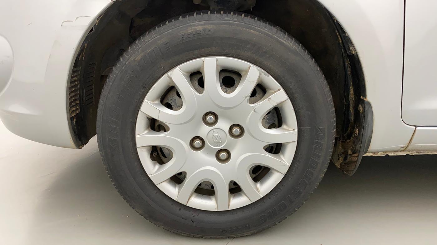 2011 Hyundai i20 MAGNA (O) 1.2, Petrol, Manual, 1,25,642 km, Left Front Wheel