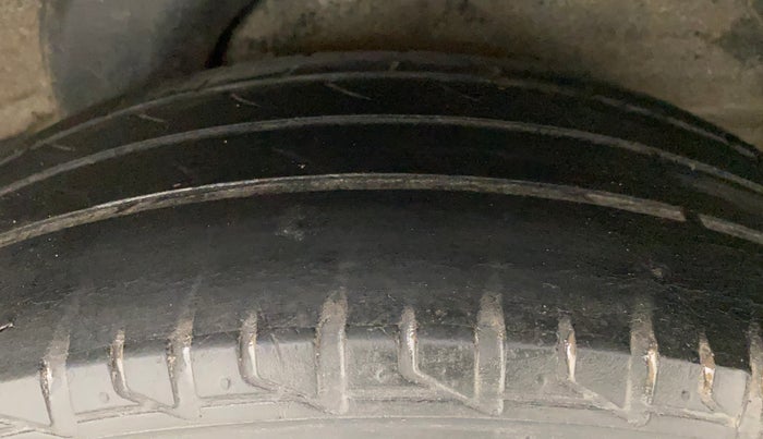 2011 Hyundai i20 MAGNA (O) 1.2, Petrol, Manual, 1,25,642 km, Left Rear Tyre Tread