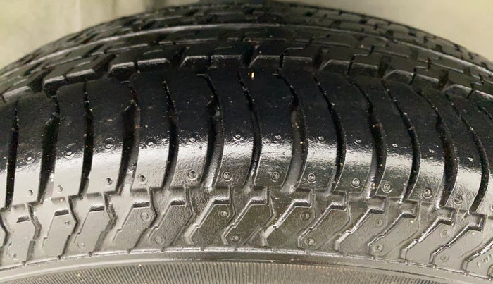 2013 Maruti Alto K10 LXI P, Petrol, Manual, 40,001 km, Right Front Tyre Tread