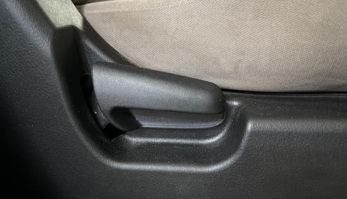 2016 Maruti Wagon R 1.0 VXI, Petrol, Manual, 39,789 km, Driver Side Adjustment Panel
