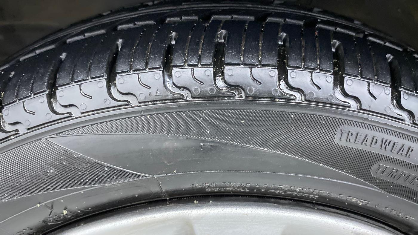 2014 Maruti Wagon R 1.0 VXI, Petrol, Manual, 52,782 km, Left Front Tyre Tread