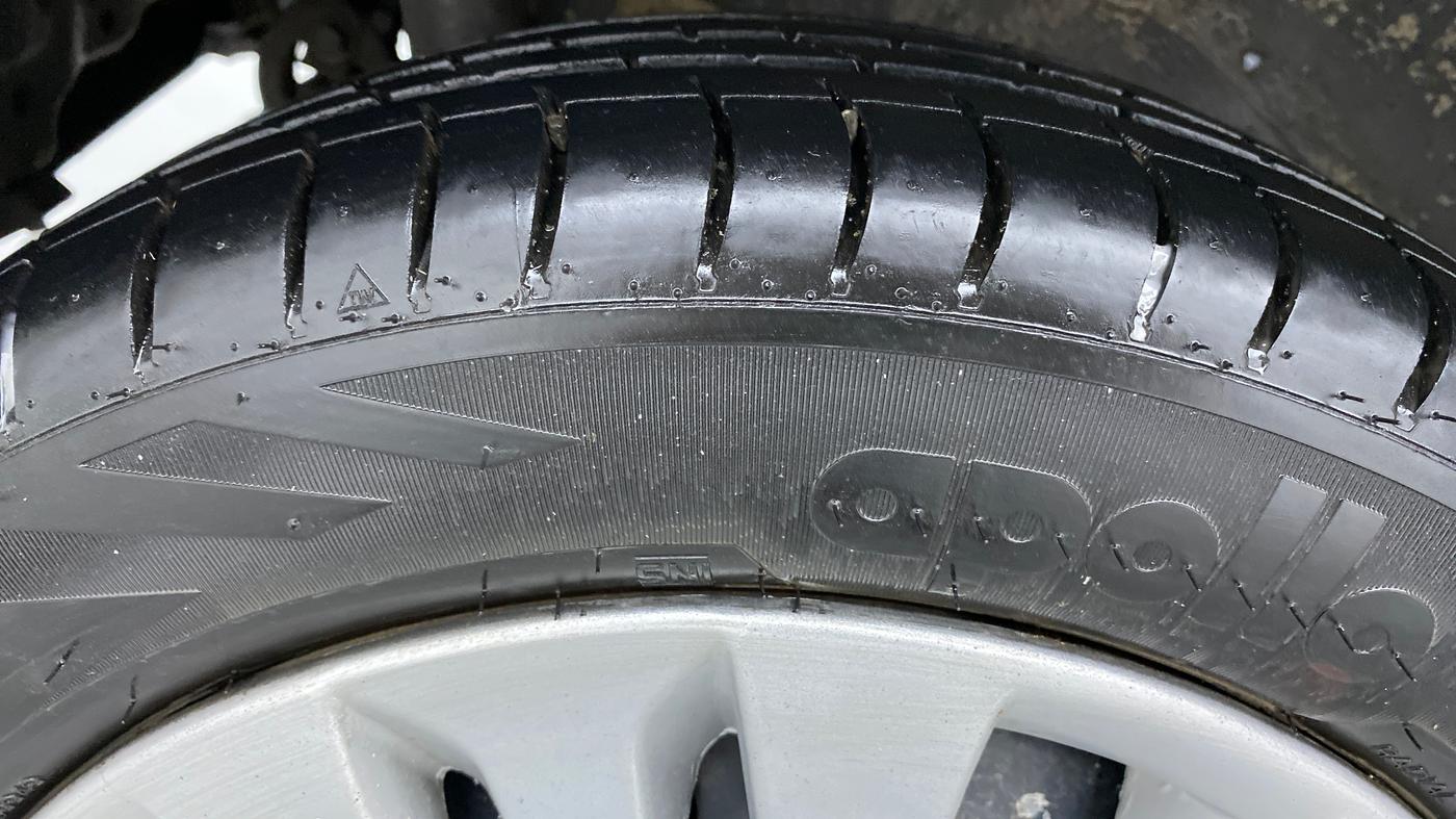 2014 Maruti Wagon R 1.0 VXI, Petrol, Manual, 52,782 km, Right Rear Tyre Tread
