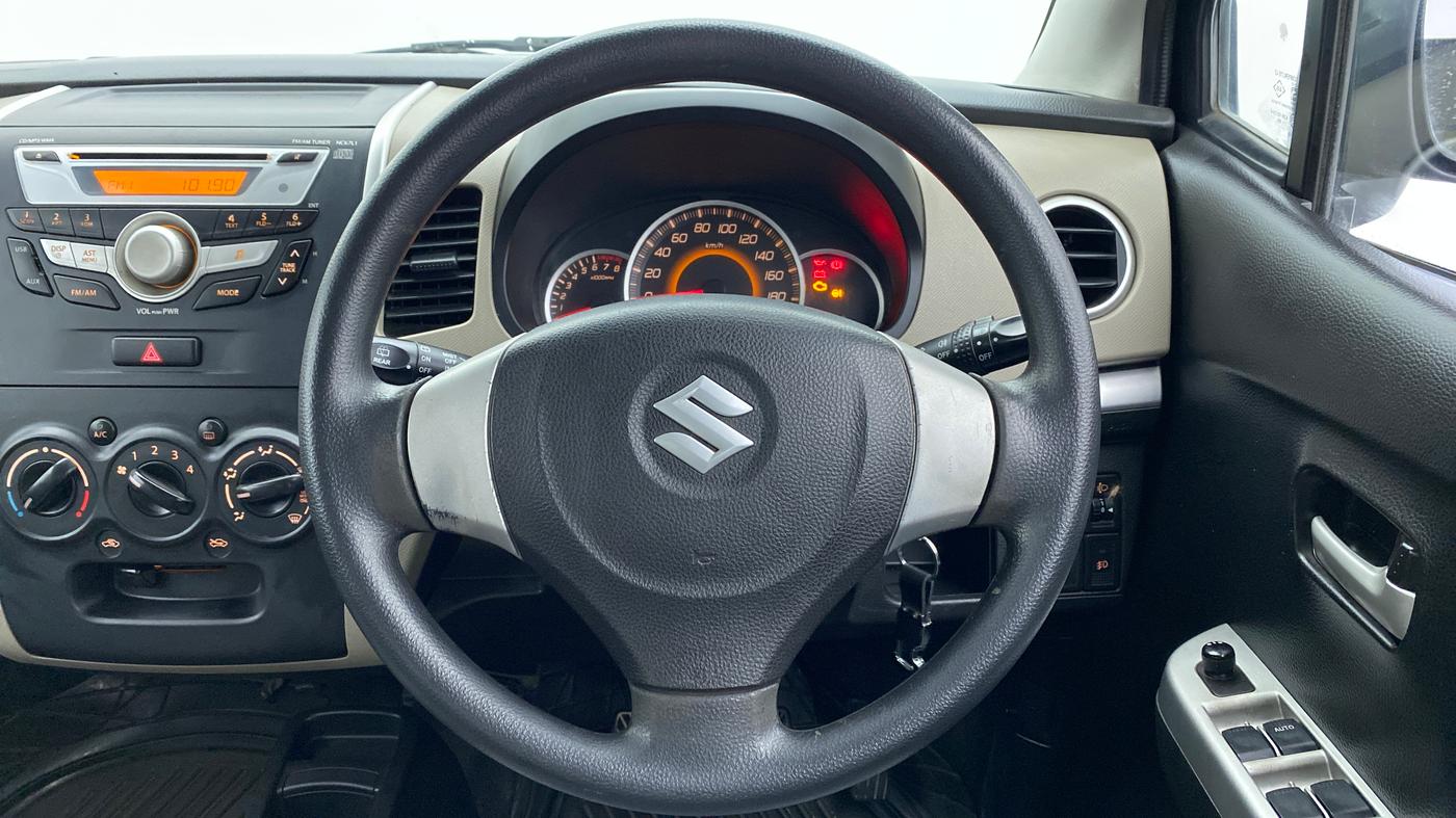 2014 Maruti Wagon R 1.0 VXI, Petrol, Manual, 52,782 km, Steering Wheel Close Up