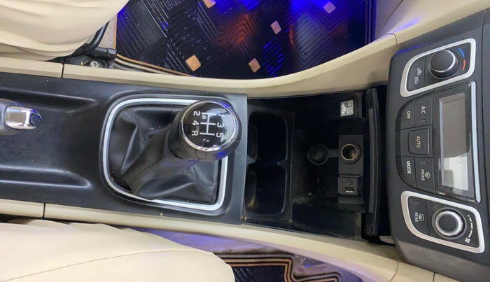 2018 Maruti Ciaz ALPHA 1.5 SHVS PETROL, Petrol, Manual, 44,901 km, Gear Lever