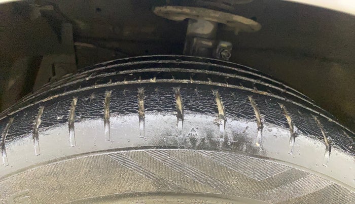 2018 Maruti Ciaz ALPHA 1.5 SHVS PETROL, Petrol, Manual, 44,901 km, Left Front Tyre Tread