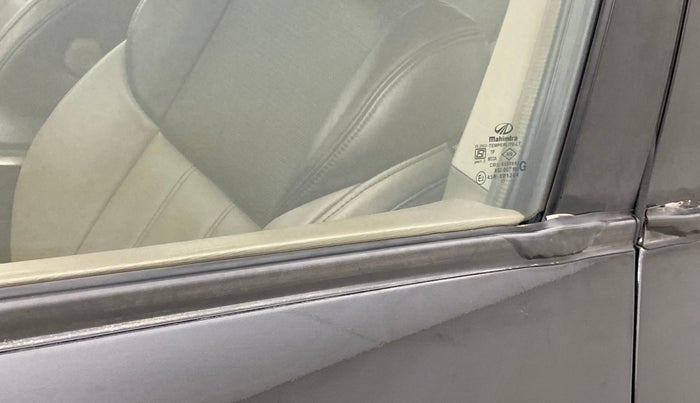 2013 Mahindra XUV500 W8, Diesel, Manual, 80,620 km, Front passenger door - Weather strip has minor damage