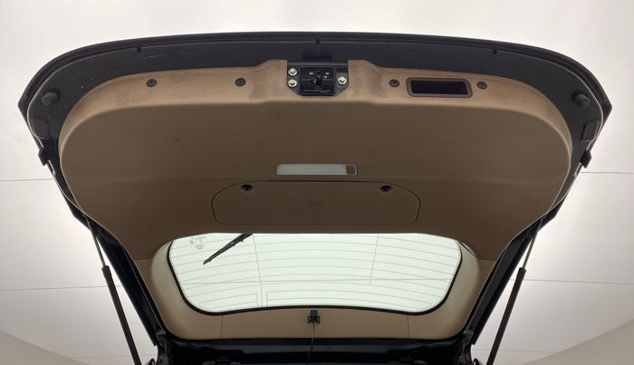 2013 Mahindra XUV500 W8, Diesel, Manual, 80,620 km, Boot Door Open