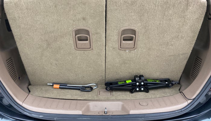 2013 Mahindra XUV500 W8, Diesel, Manual, 80,620 km, Boot Inside