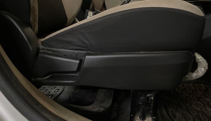 2022 Renault TRIBER RXT, Petrol, Manual, 96,018 km, Driver Side Adjustment Panel