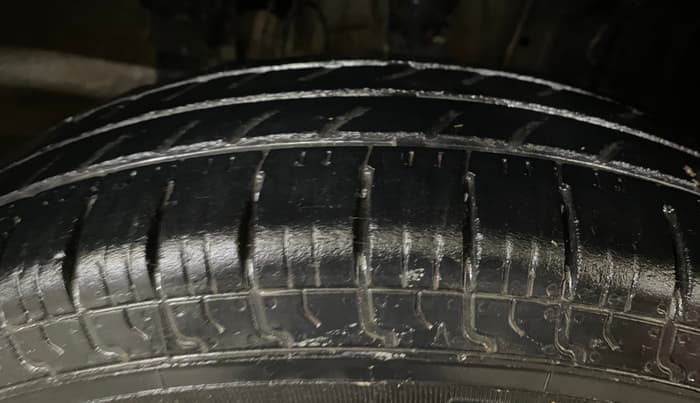 2022 Renault TRIBER RXT, Petrol, Manual, 96,018 km, Right Front Tyre Tread