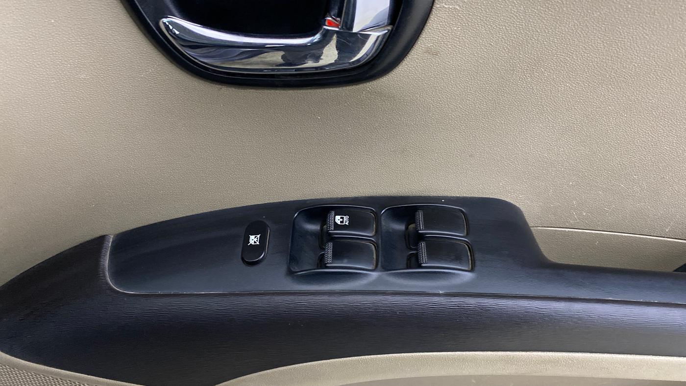 2014 Hyundai i10 SPORTZ 1.1, Petrol, Manual, 87,440 km, Driver Side Door Panels Control