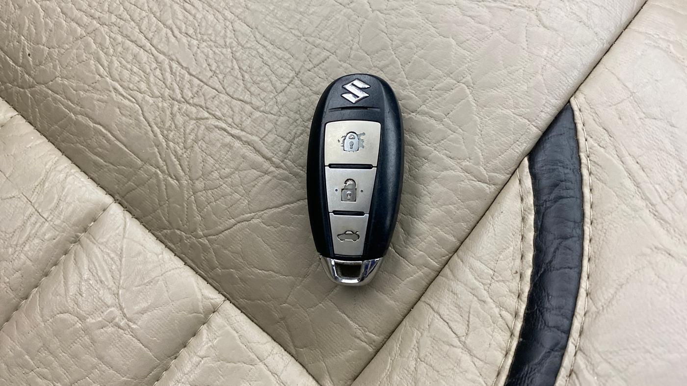 2015 Maruti Ciaz ZXI, Petrol, Manual, 93,729 km, Key Close Up