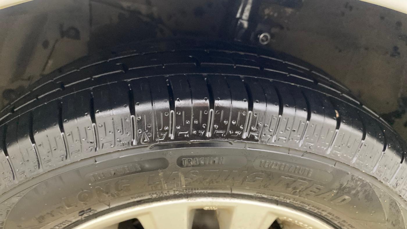 2015 Maruti Ciaz ZXI, Petrol, Manual, 93,729 km, Left Front Tyre Tread