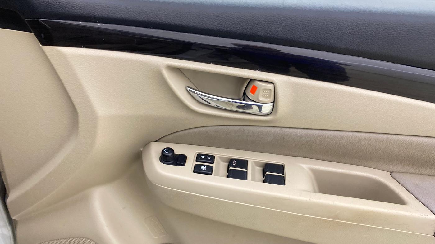 2015 Maruti Ciaz ZXI, Petrol, Manual, 93,729 km, Driver Side Door Panels Control