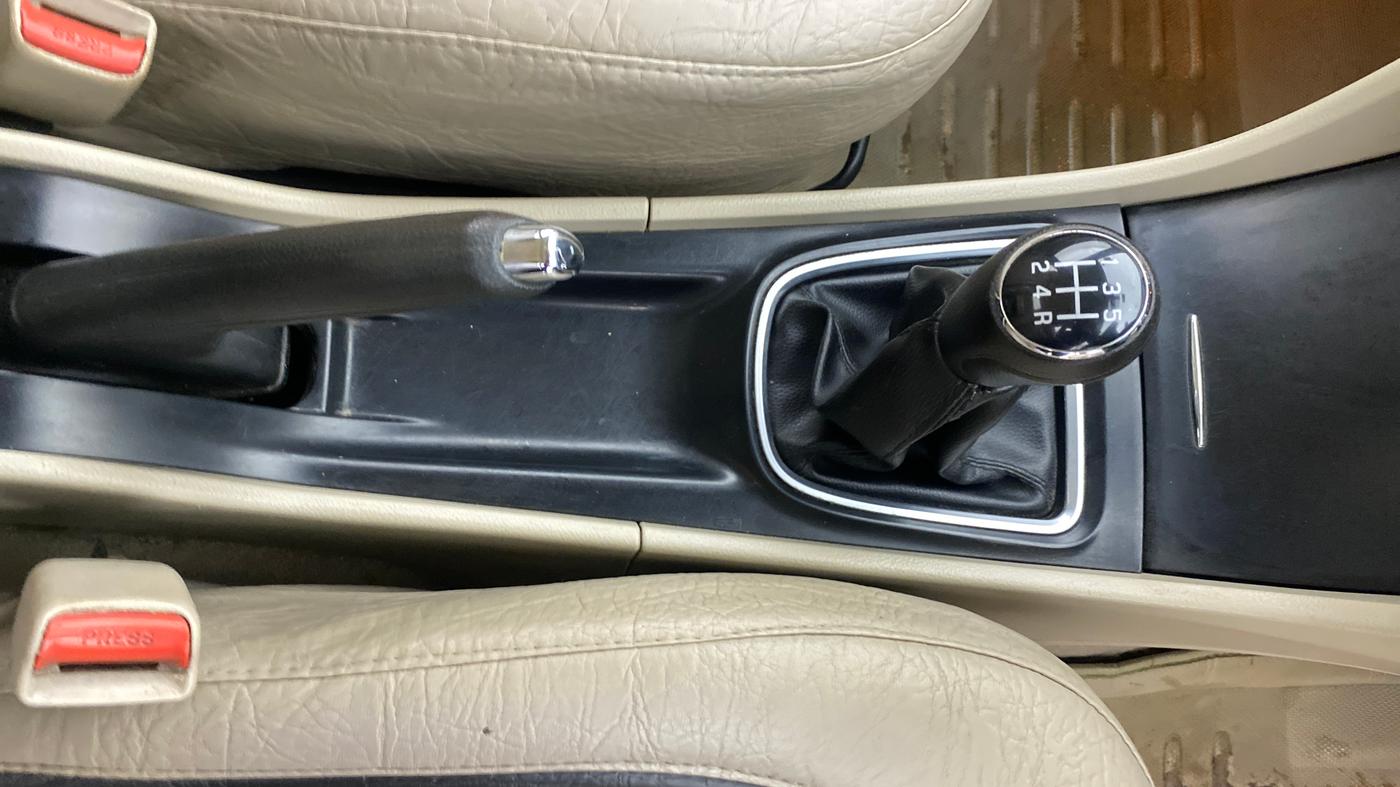 2015 Maruti Ciaz ZXI, Petrol, Manual, 93,729 km, Gear Lever