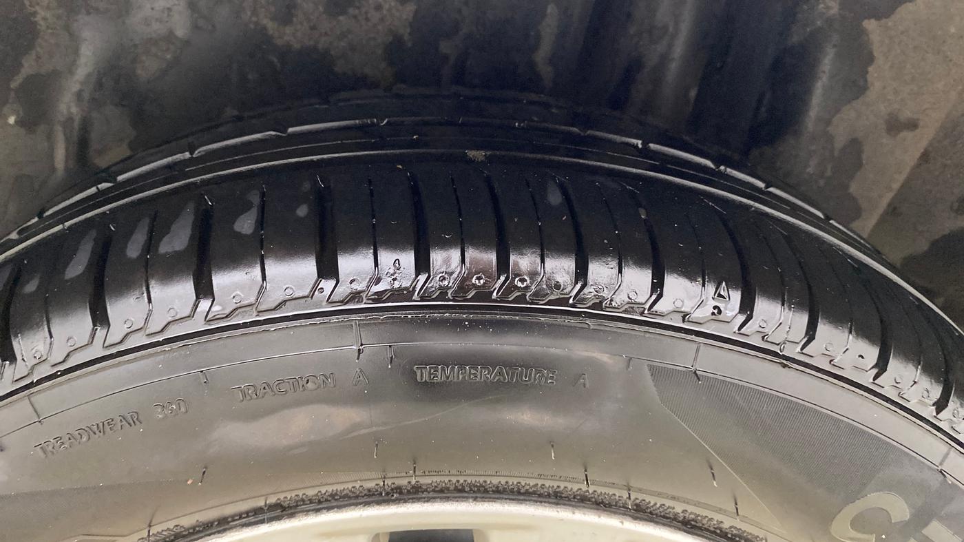 2015 Maruti Ciaz ZXI, Petrol, Manual, 93,729 km, Left Rear Tyre Tread
