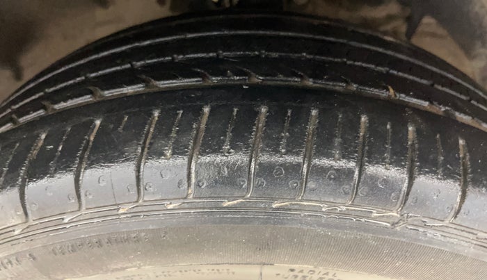 2016 Maruti Baleno ALPHA PETROL 1.2, Petrol, Manual, 90,757 km, Right Front Tyre Tread