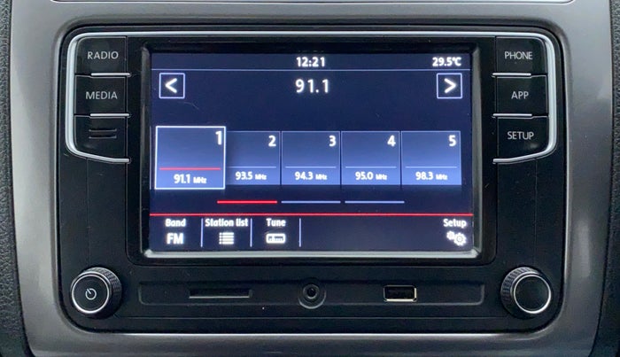 2019 Volkswagen Polo HIGH LINE PLUS 1.0, Petrol, Manual, 26,138 km, Infotainment System
