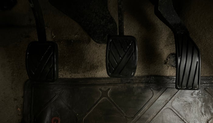 2015 Maruti Ertiga VXI, Petrol, Manual, 65,356 km, Pedals