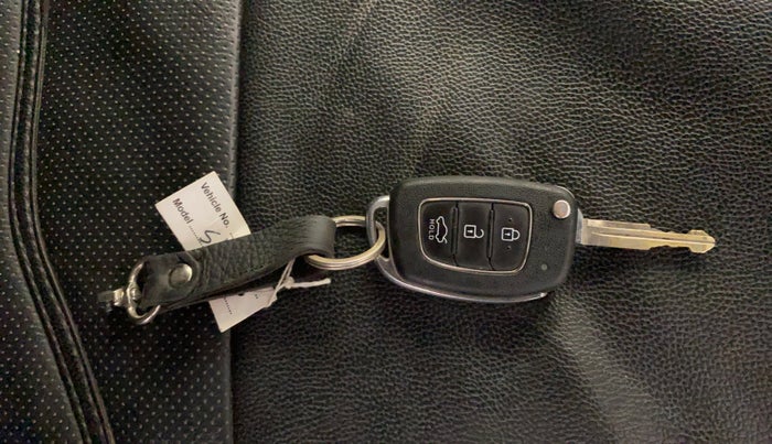 2020 Hyundai AURA S 1.2, Petrol, Manual, 18,726 km, Key Close Up