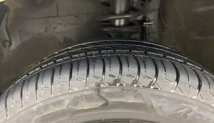 2015 Maruti Alto K10 VXI, Petrol, Manual, 20,222 km, Left Front Tyre Tread