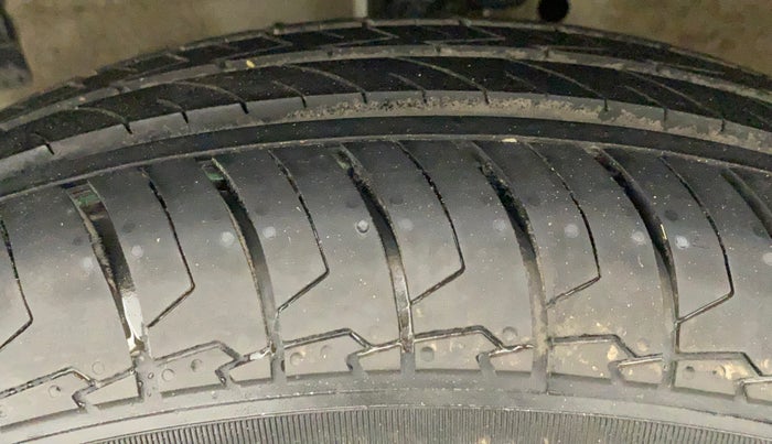 2017 Maruti Swift Dzire VXI, Petrol, Manual, 62,481 km, Left Front Tyre Tread
