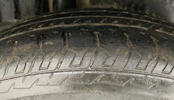 2017 Maruti Swift Dzire VXI, Petrol, Manual, 62,481 km, Right Rear Tyre Tread