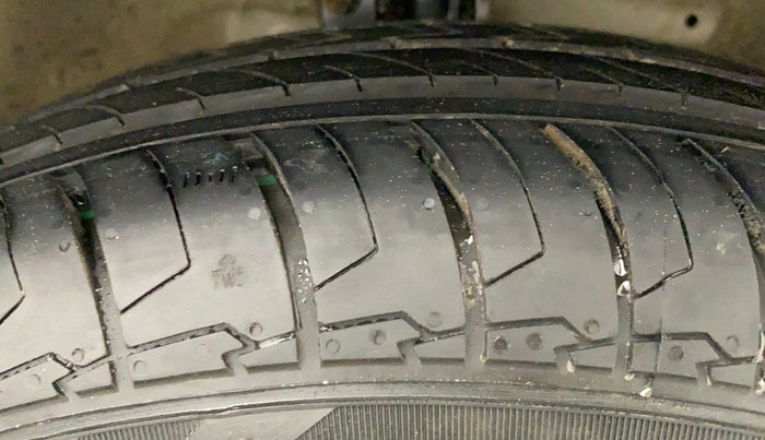 2017 Maruti Swift Dzire VXI, Petrol, Manual, 62,481 km, Right Front Tyre Tread