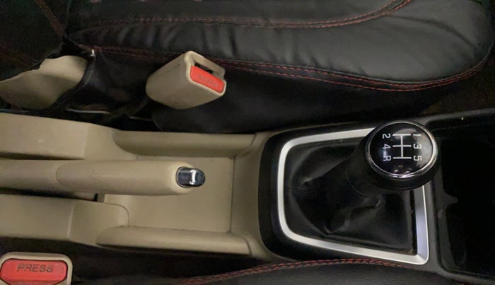 2022 Maruti Dzire VXI CNG, CNG, Manual, 57,404 km, Gear Lever