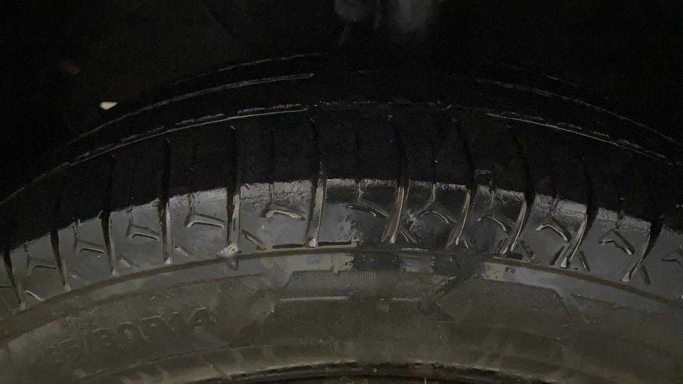 2022 Maruti Dzire VXI CNG, CNG, Manual, 57,240 km, Left Front Tyre Tread