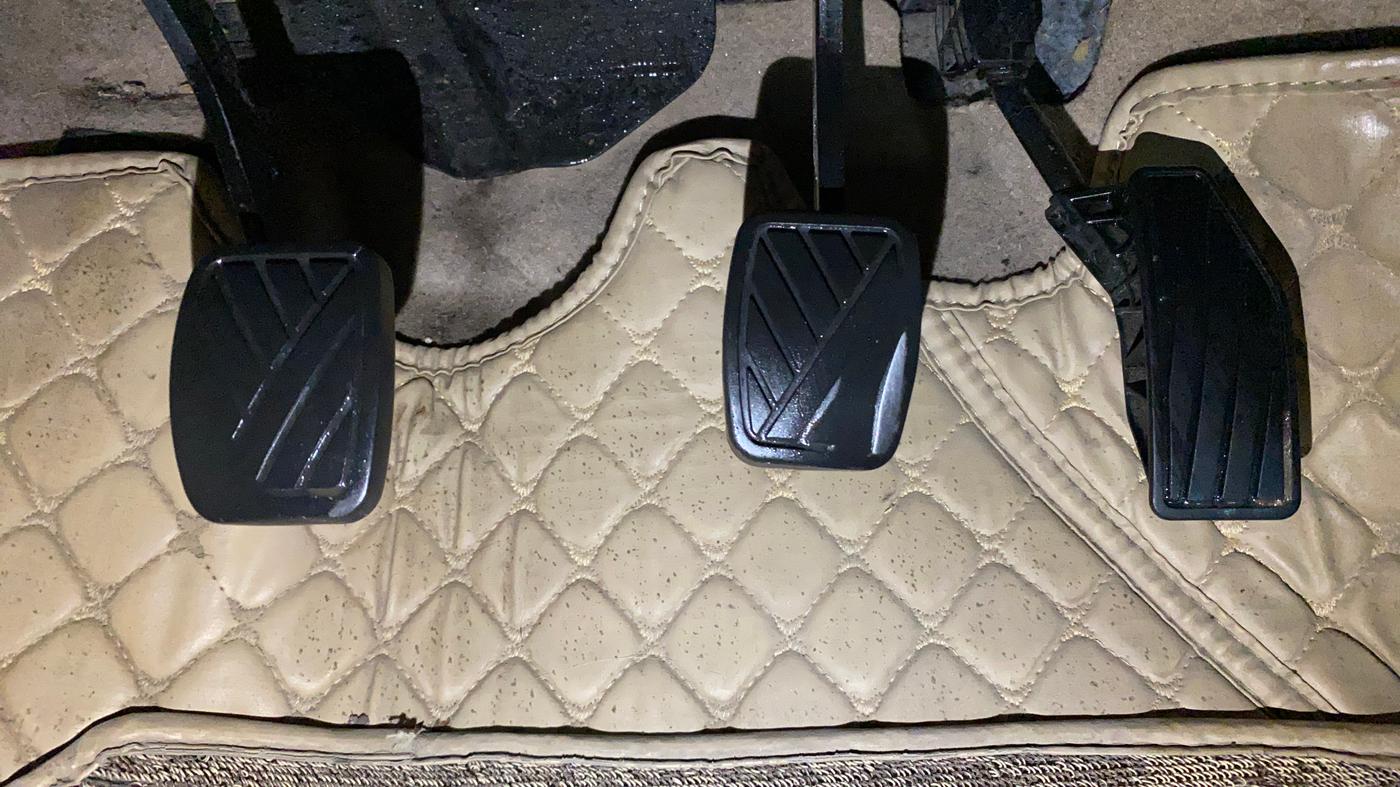 2022 Maruti Dzire VXI CNG, CNG, Manual, 57,240 km, Pedals