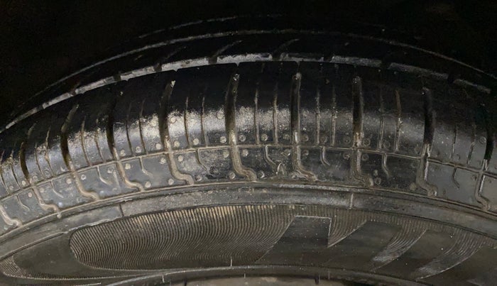 2022 Maruti Dzire VXI CNG, CNG, Manual, 57,404 km, Right Front Tyre Tread