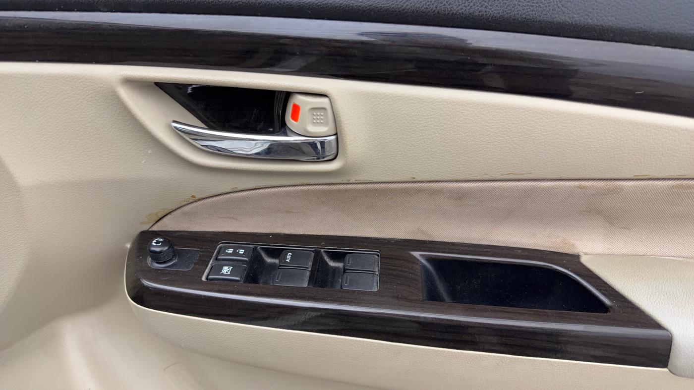 2018 Maruti Ciaz DELTA 1.4 AT PETROL, Petrol, Automatic, 54,103 km, Driver Side Door Panels Control