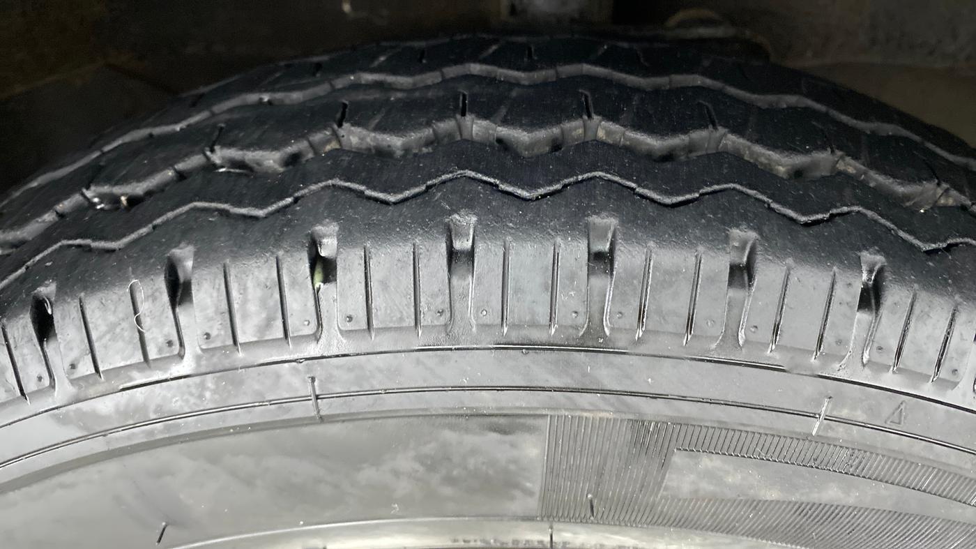 2018 Maruti Eeco 5 STR WITH A/C+HTR, Petrol, Manual, 13,421 km, Right Front Tyre Tread