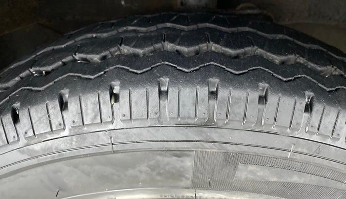 2018 Maruti Eeco 5 STR WITH A/C+HTR, Petrol, Manual, 13,421 km, Right Front Tyre Tread