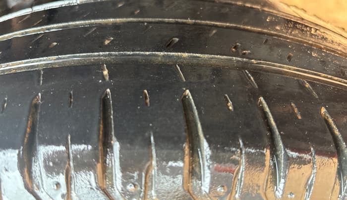 2023 Maruti Swift ZXI, Petrol, Manual, 69,796 km, Left Rear Tyre Tread