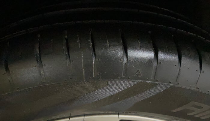 2016 Maruti Ciaz ZXI, Petrol, Manual, 70,565 km, Right Front Tyre Tread