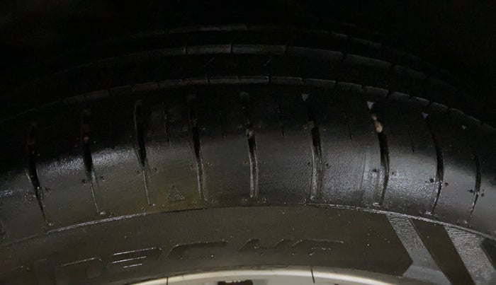 2016 Maruti Ciaz ZXI, Petrol, Manual, 70,565 km, Right Rear Tyre Tread