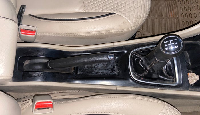 2016 Maruti Ciaz ZXI, Petrol, Manual, 70,565 km, Gear Lever