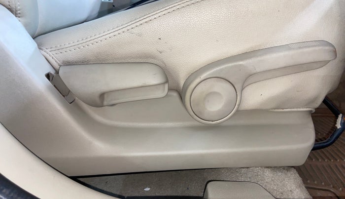 2016 Maruti Ciaz ZXI, Petrol, Manual, 70,565 km, Driver Side Adjustment Panel