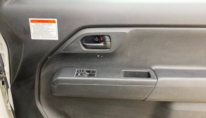2021 Maruti New Wagon-R LXI CNG (O) 1.0, CNG, Manual, 47,019 km, Driver Side Door Panels Control