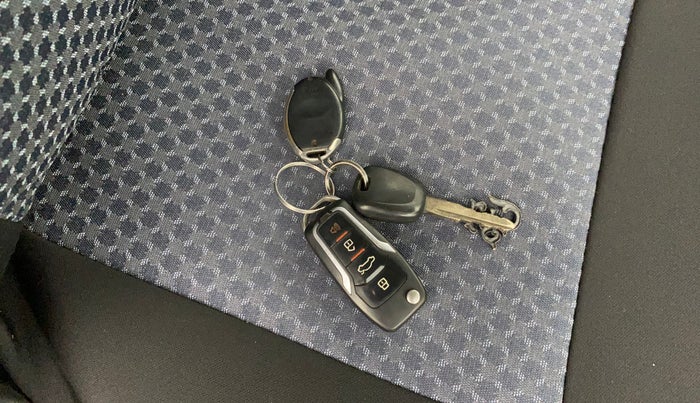 2021 Maruti New Wagon-R LXI CNG (O) 1.0, CNG, Manual, 47,019 km, Key Close Up