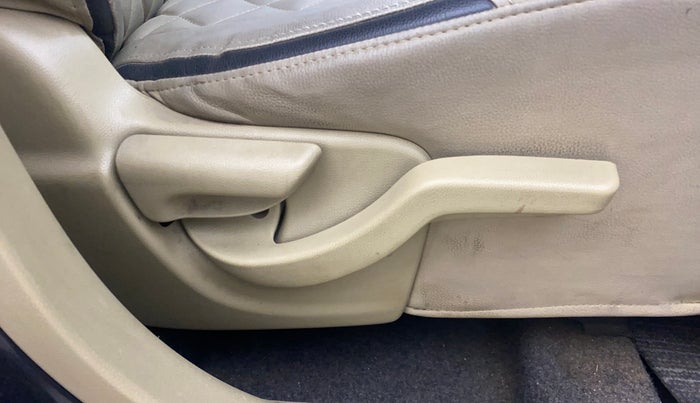 2013 Honda Amaze 1.5L I-DTEC S, Diesel, Manual, 1,09,872 km, Driver Side Adjustment Panel