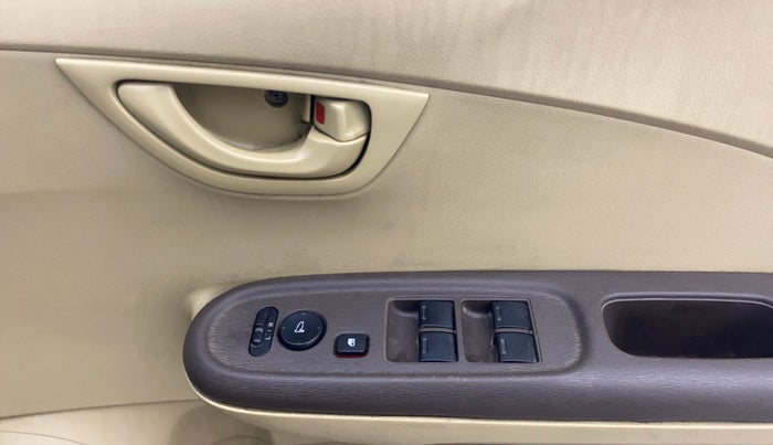 2013 Honda Amaze 1.5L I-DTEC S, Diesel, Manual, 1,09,872 km, Driver Side Door Panels Control