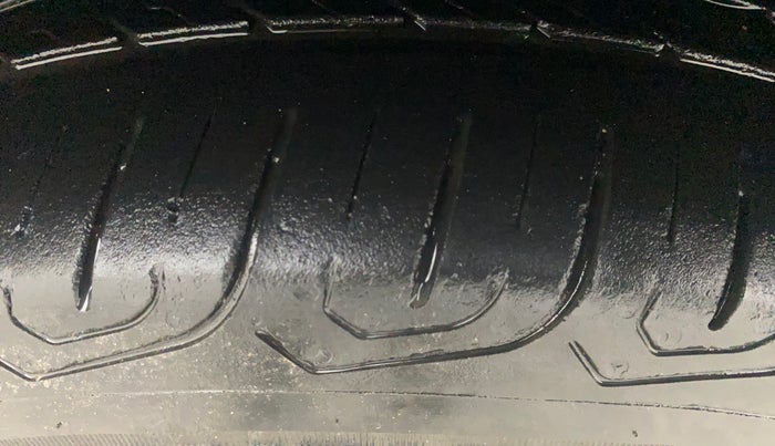 2013 Honda Amaze 1.5L I-DTEC S, Diesel, Manual, 1,09,872 km, Left Front Tyre Tread