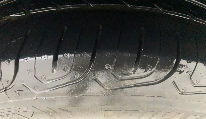 2013 Honda Amaze 1.5L I-DTEC S, Diesel, Manual, 1,09,872 km, Left Rear Tyre Tread